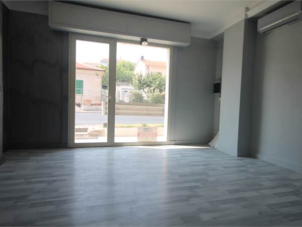 Commercial Premises / Showrooms for sale in Senigallia