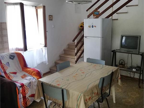 CASA SINGOLA DA RISTRUTTURARE